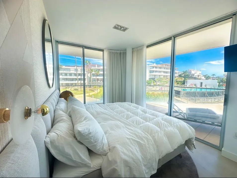 Exclusief frontline beach appartement in Estepona – wonen in pure luxe met spectaculair zeezicht! foto 8