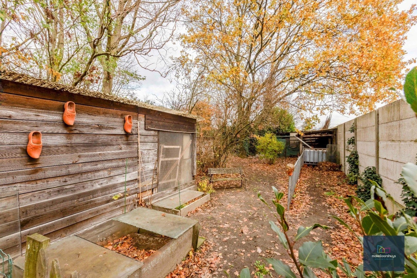 Verzorgde halfopen bebouwing met grote tuin en carport  foto 26