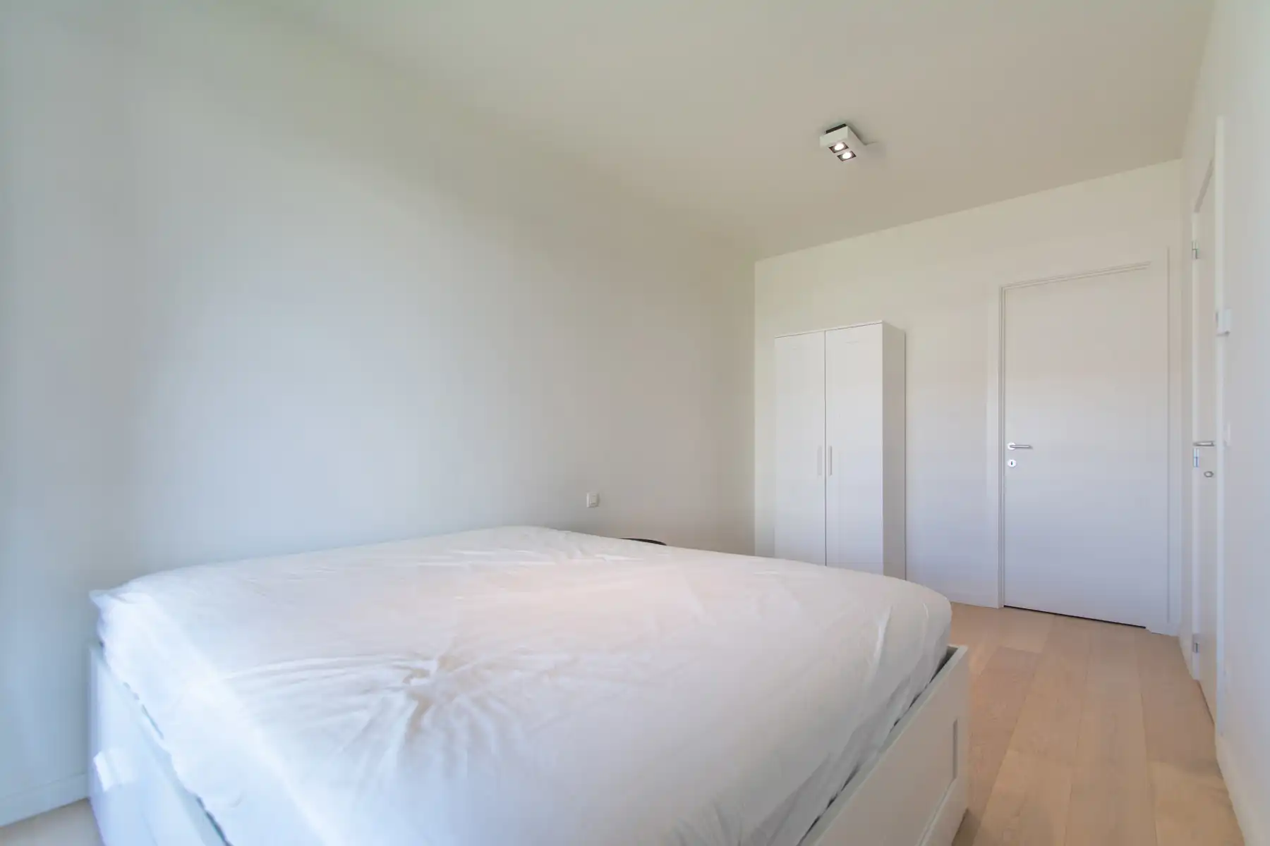 Prachtige 1 slaapkamer appartement met parkzicht foto 11