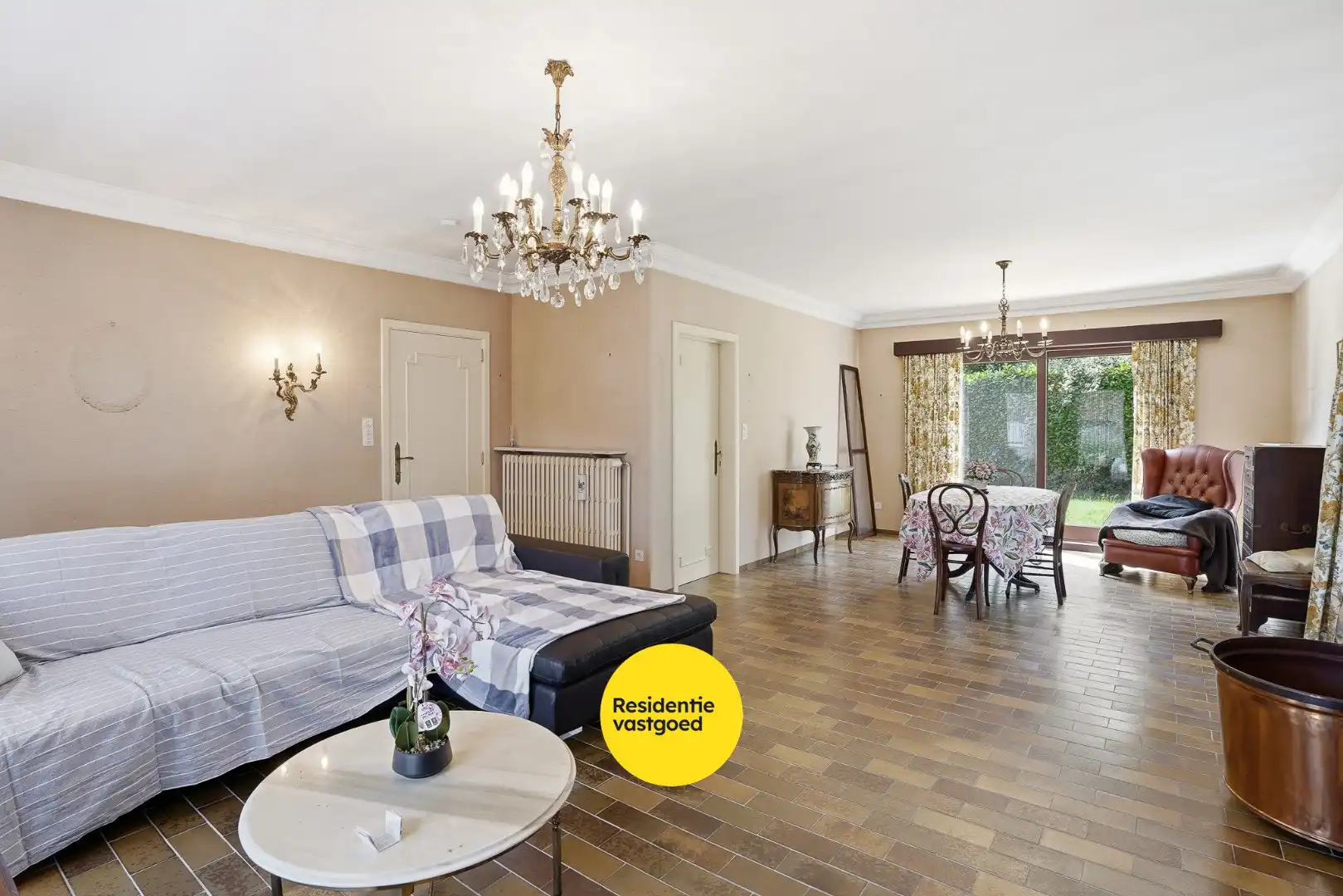 Vrijstaande bungalow met 3 slaapkamers, ruime garage en zonnige tuin foto 6