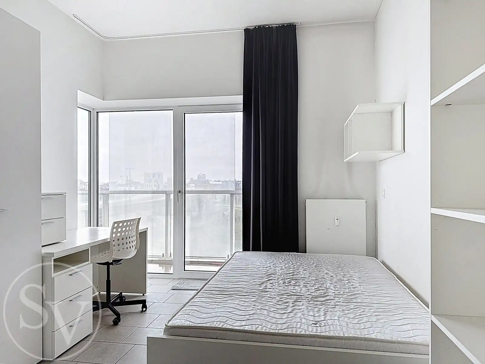 Kamer met terras, kelder en parking. foto 5