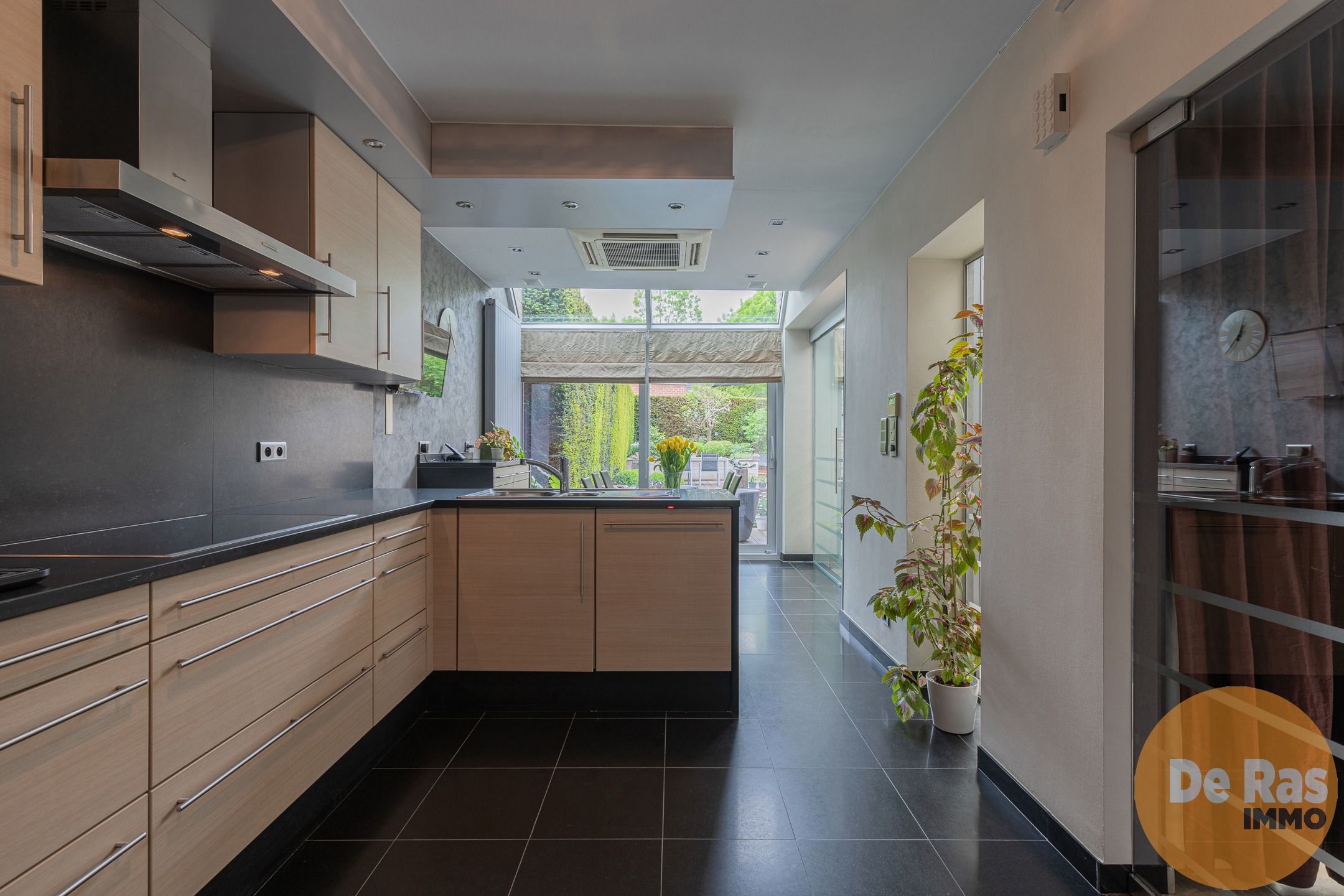 NIEUWERKERKEN - GROTE WONING MET PRAKTIJK foto 8