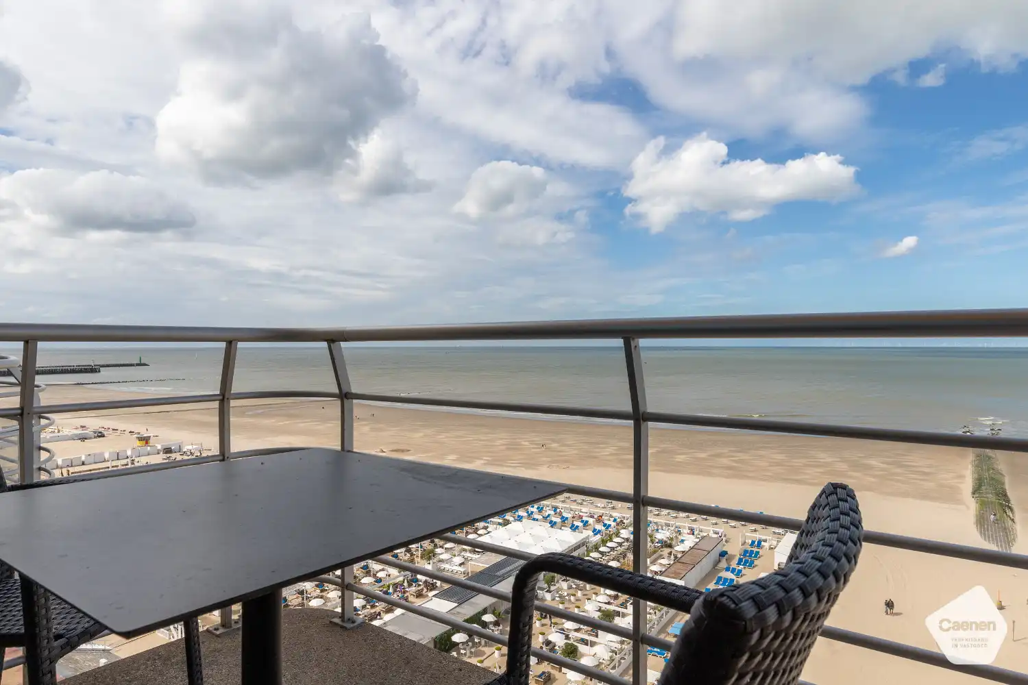 Eén slaapkamer appartement met frontaal zeezicht foto 14