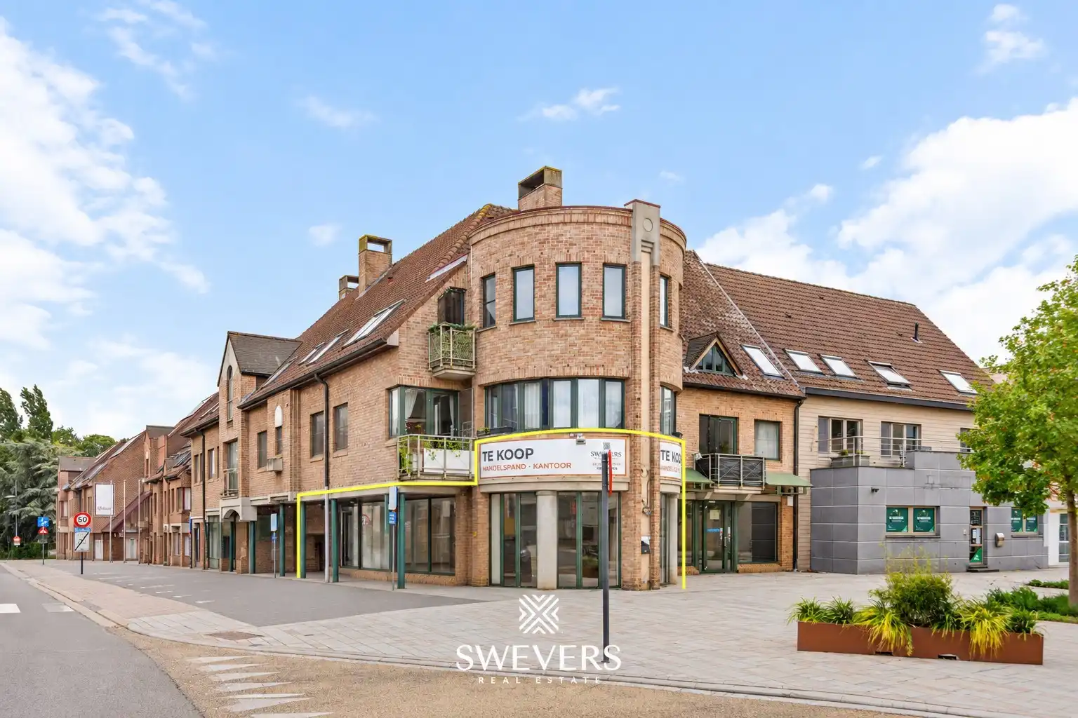 Handelsruimte met veelzijdig potentieel op centrale ligging in Beringen foto {{pictureIndex}}