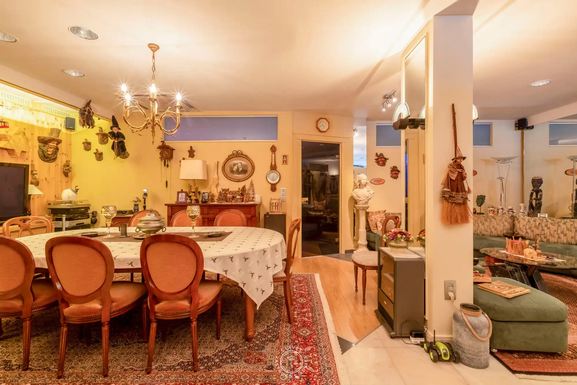 Opbrengsteigendom (ruime burgerwoning) bestaande uit 2 appartementen en garage foto 17