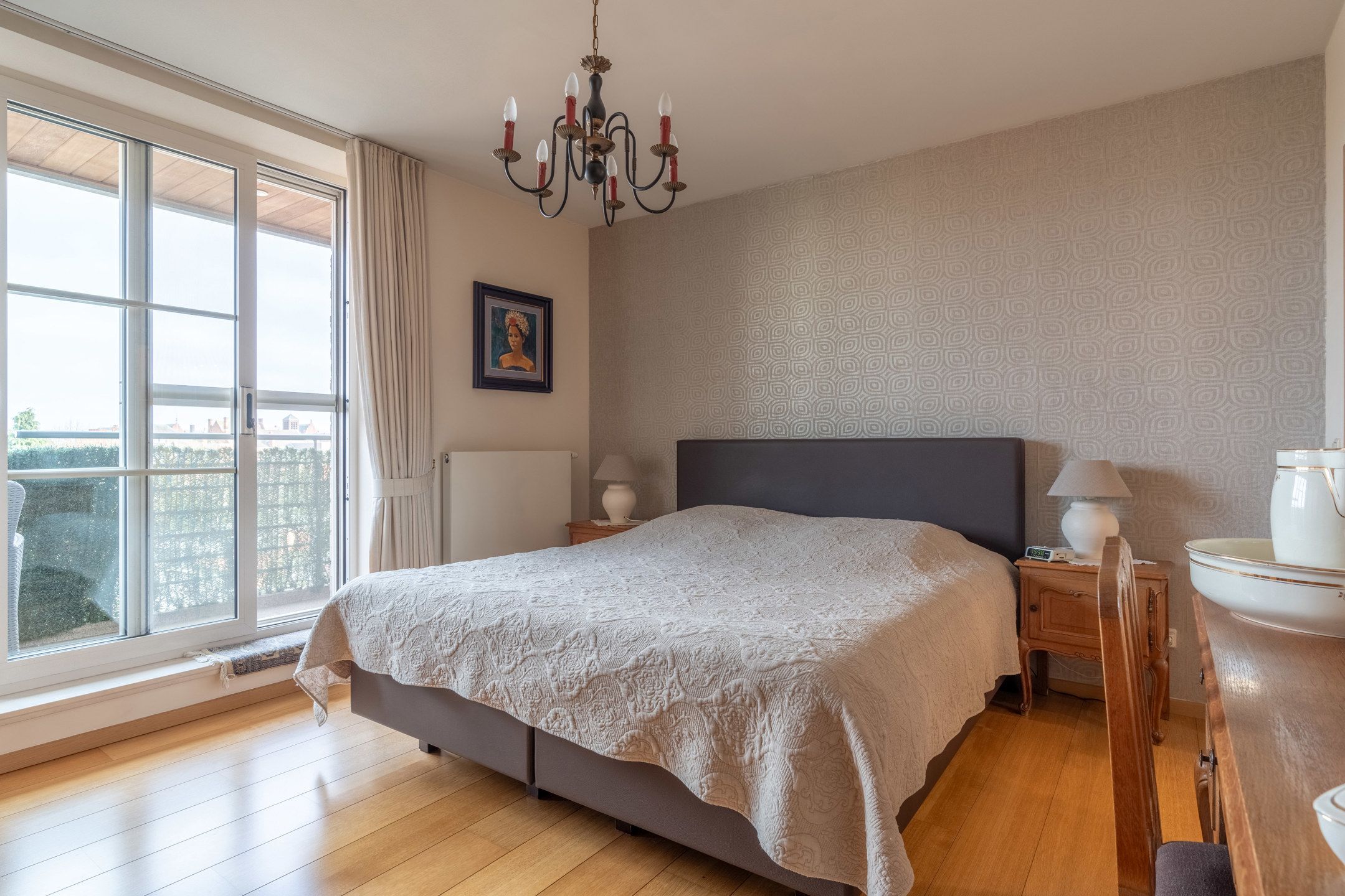 Zeer ruim appartement met o.a. 3 slaapkamers, 3 terrassen en autostaanplaats. foto 19