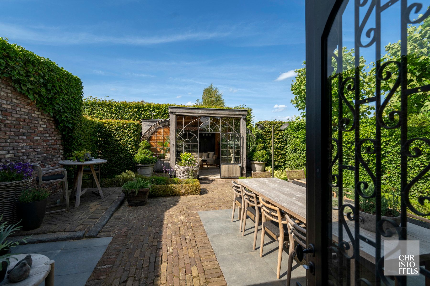 Stijlvolle herenvilla van 533 m² met zwembad, wintertuin en gastenverblijf nabij de Nederlandse grens! foto 28