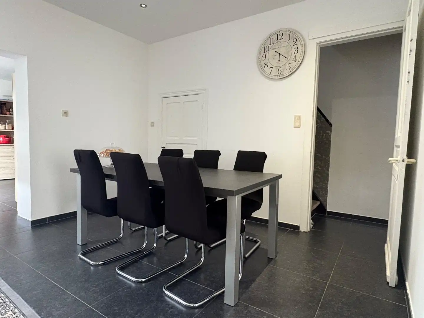 Halfopen woning te koop met 3 slaapkamers en veel ruimte in Heule foto 4