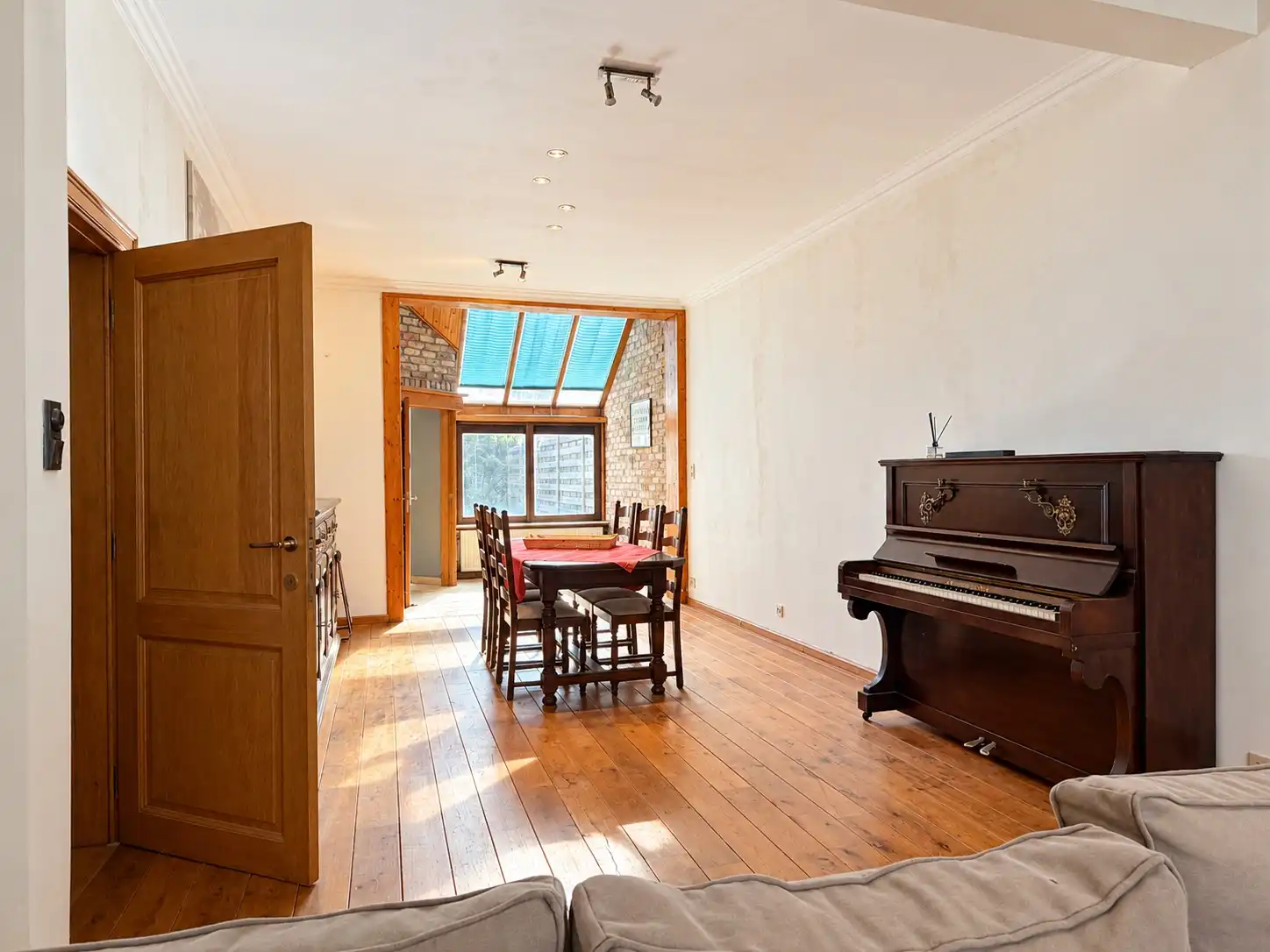 Authentiek herenhuis met 5 kamers Zeebrugge foto {{pictureIndex}}