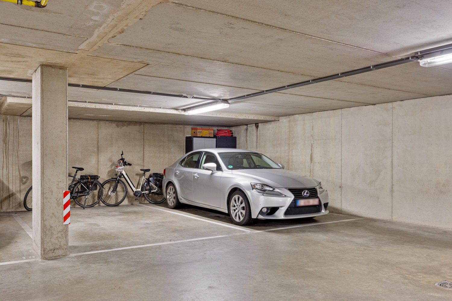 Ruim en luxueus appartement met 3 slaapkamers, groot terras en 2 ondergrondse parkings foto 35