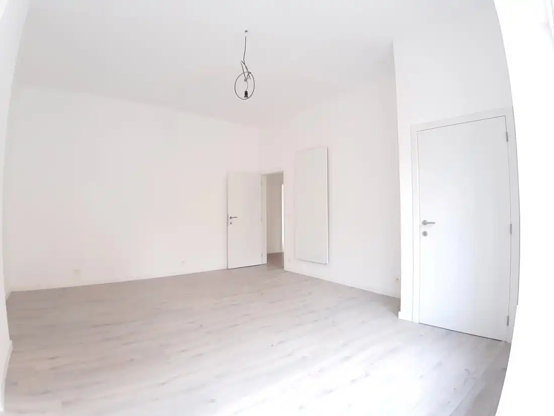 Zeer ruim gerenoveerd appartement te Hasselt foto 11
