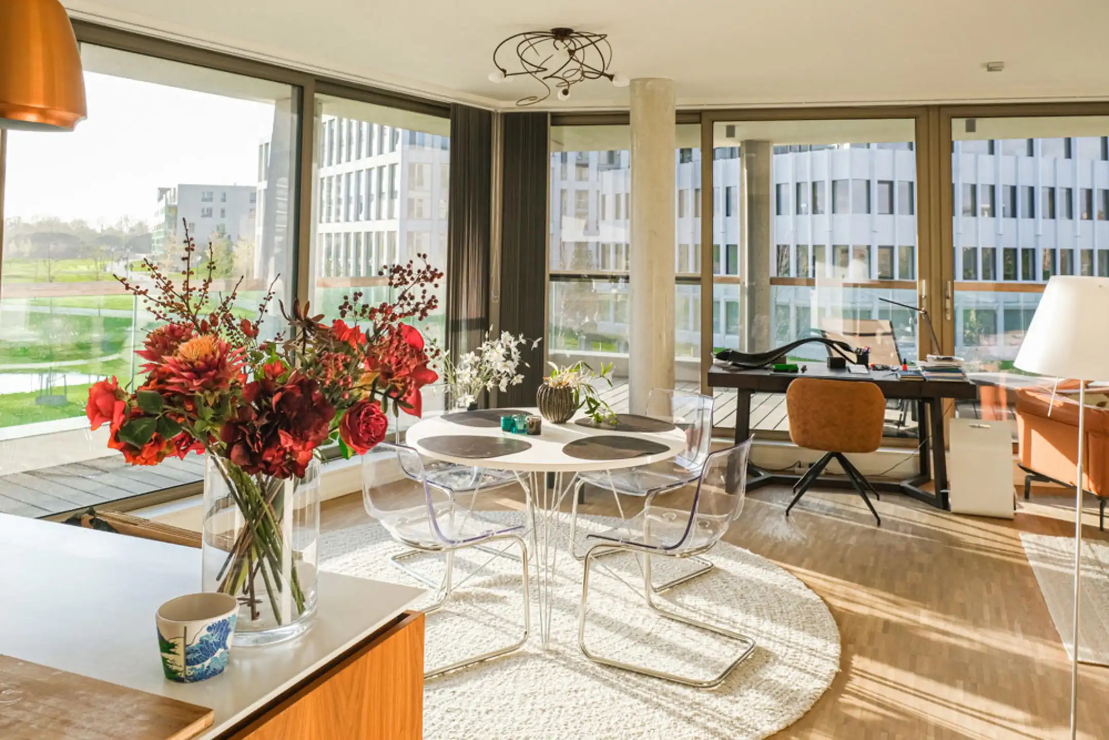 ANTWERPEN - Hoogwaardig gemeubeld appartement op het Zuid foto {{pictureIndex}}