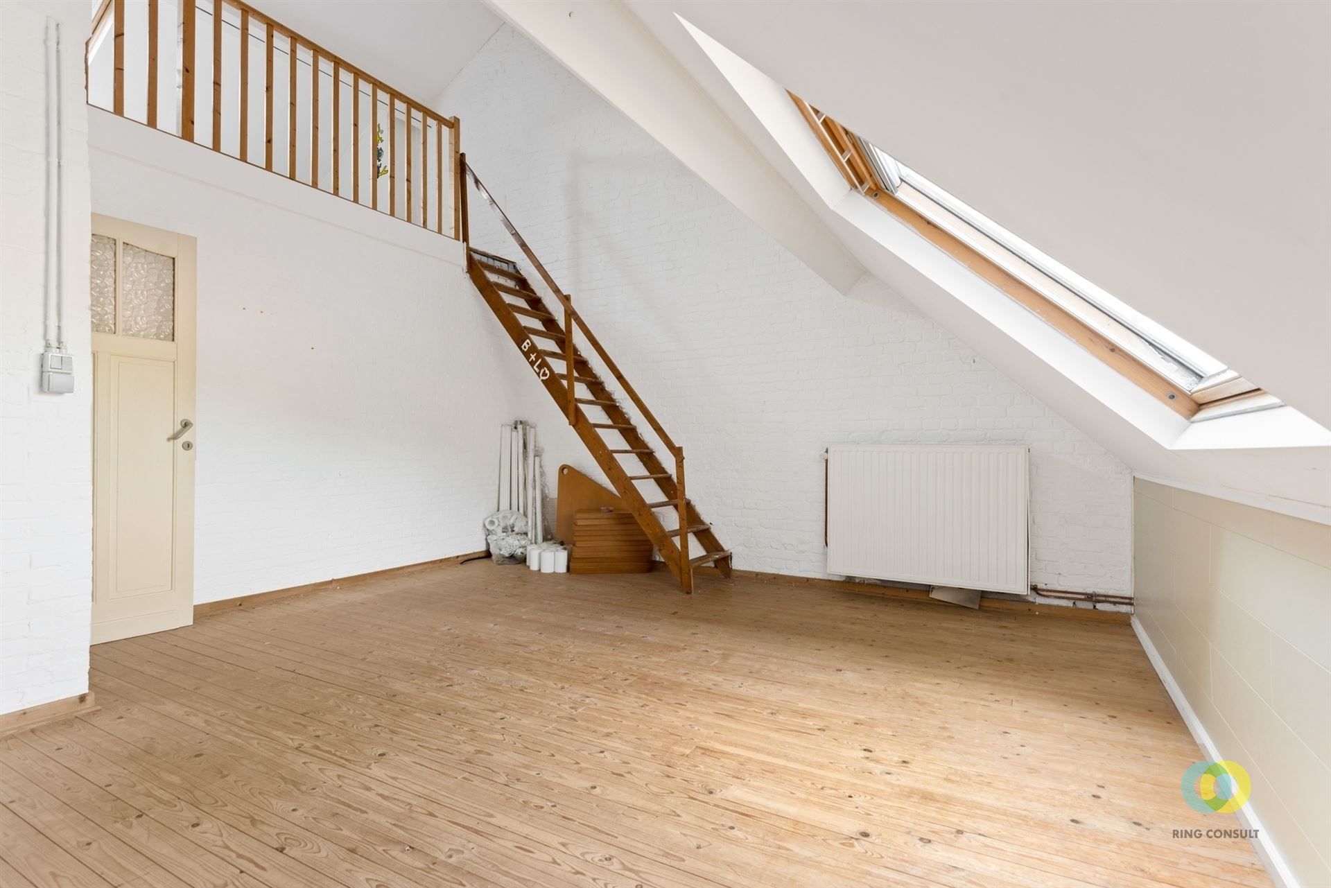 Ruime karakterwoning met garage en terras foto 18
