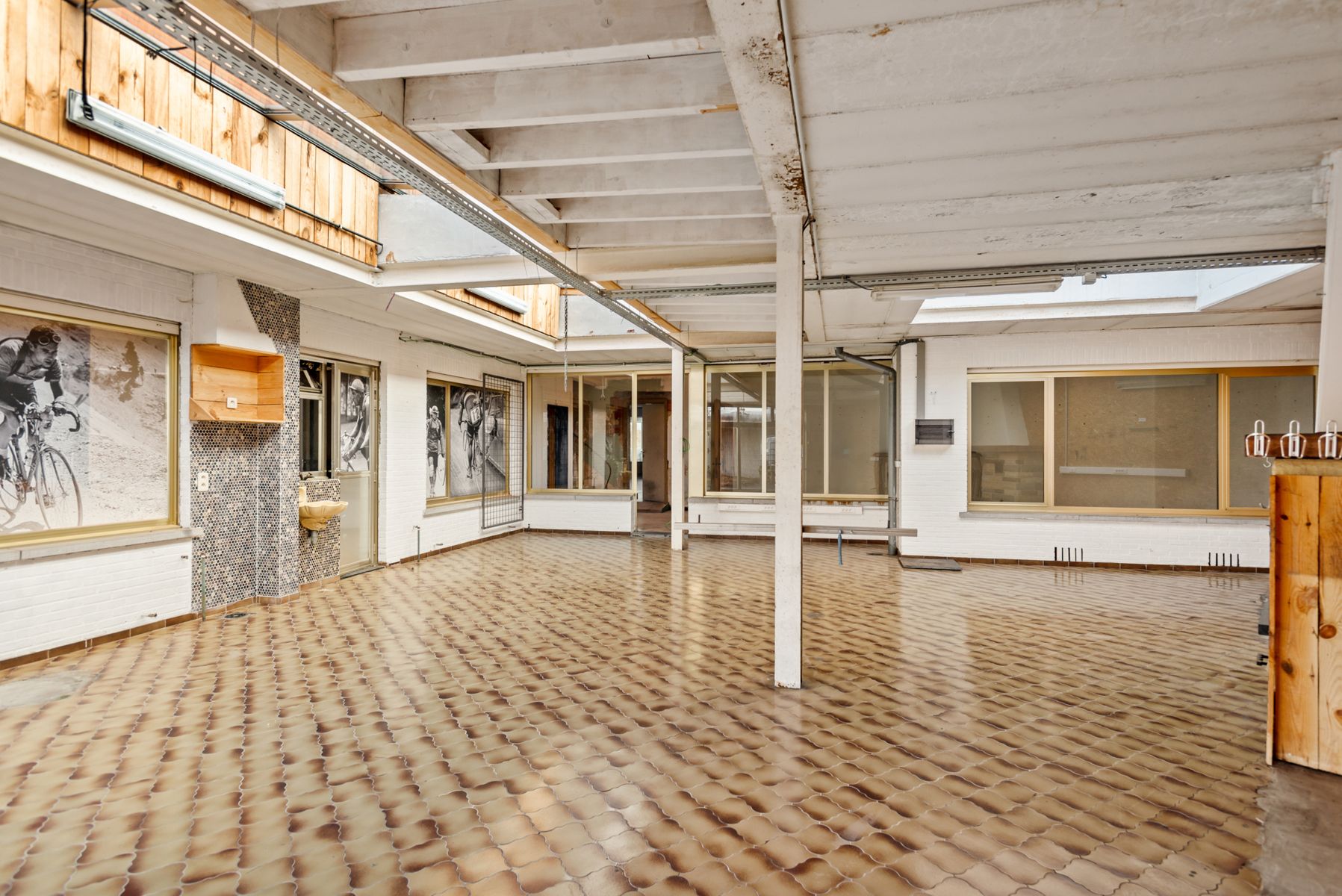Veelzijdig commercieel pand met woongedeelte foto 9