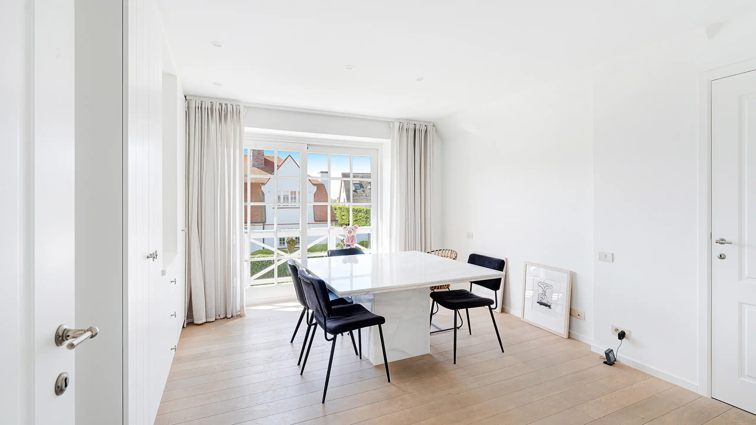 Exclusieve villa met zwembad op een residentiële topligging foto 27