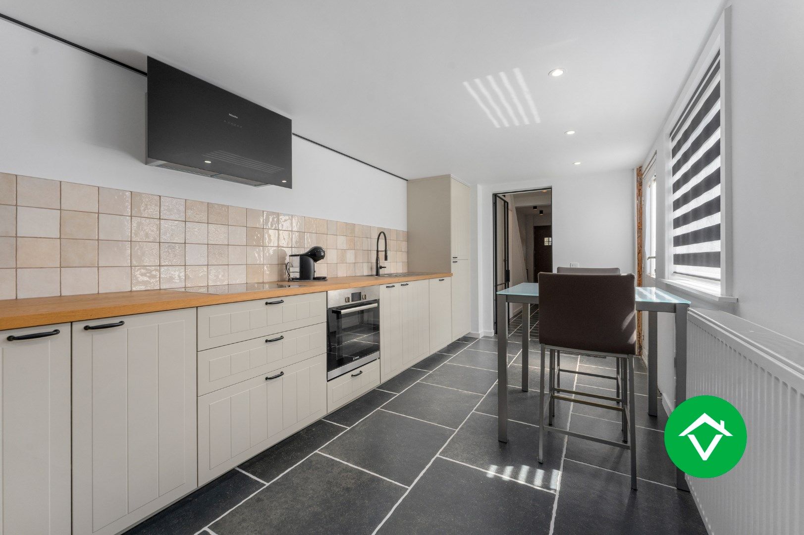Volledig gerenoveerde alleenstaande woning in Izenberge foto 10