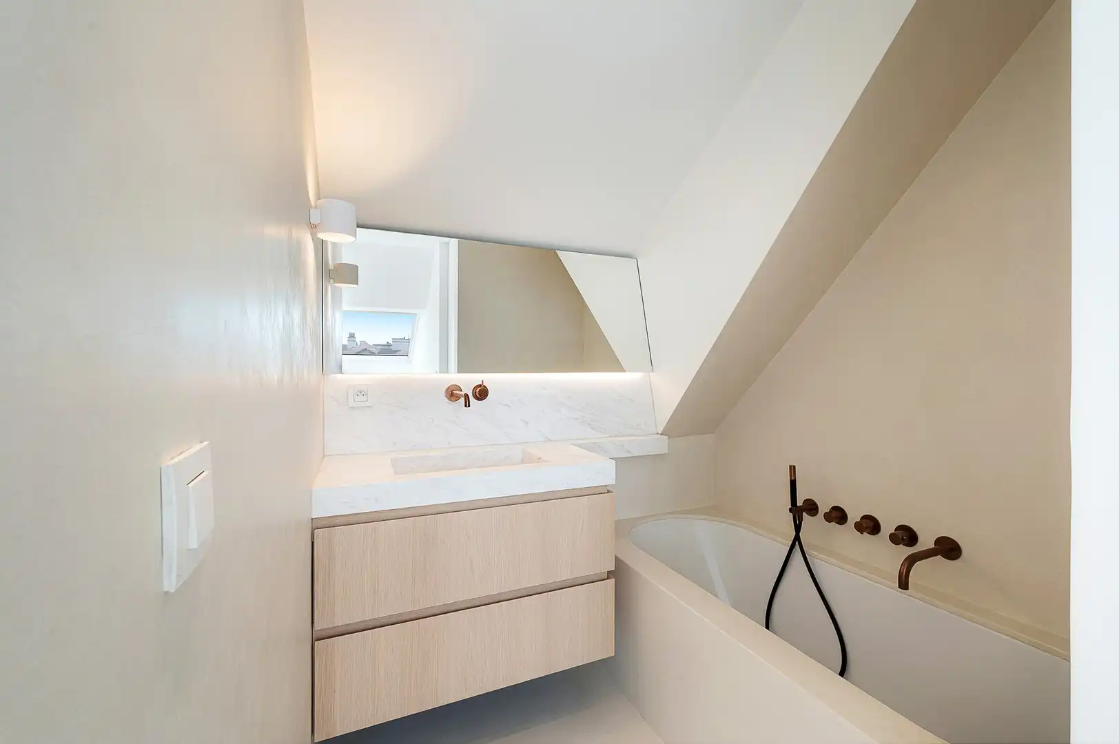 Zonnig gerenoveerd appartement met zuidwest gericht terras en open zicht op wandelafstand van het strand in hartje Zoute. foto 25