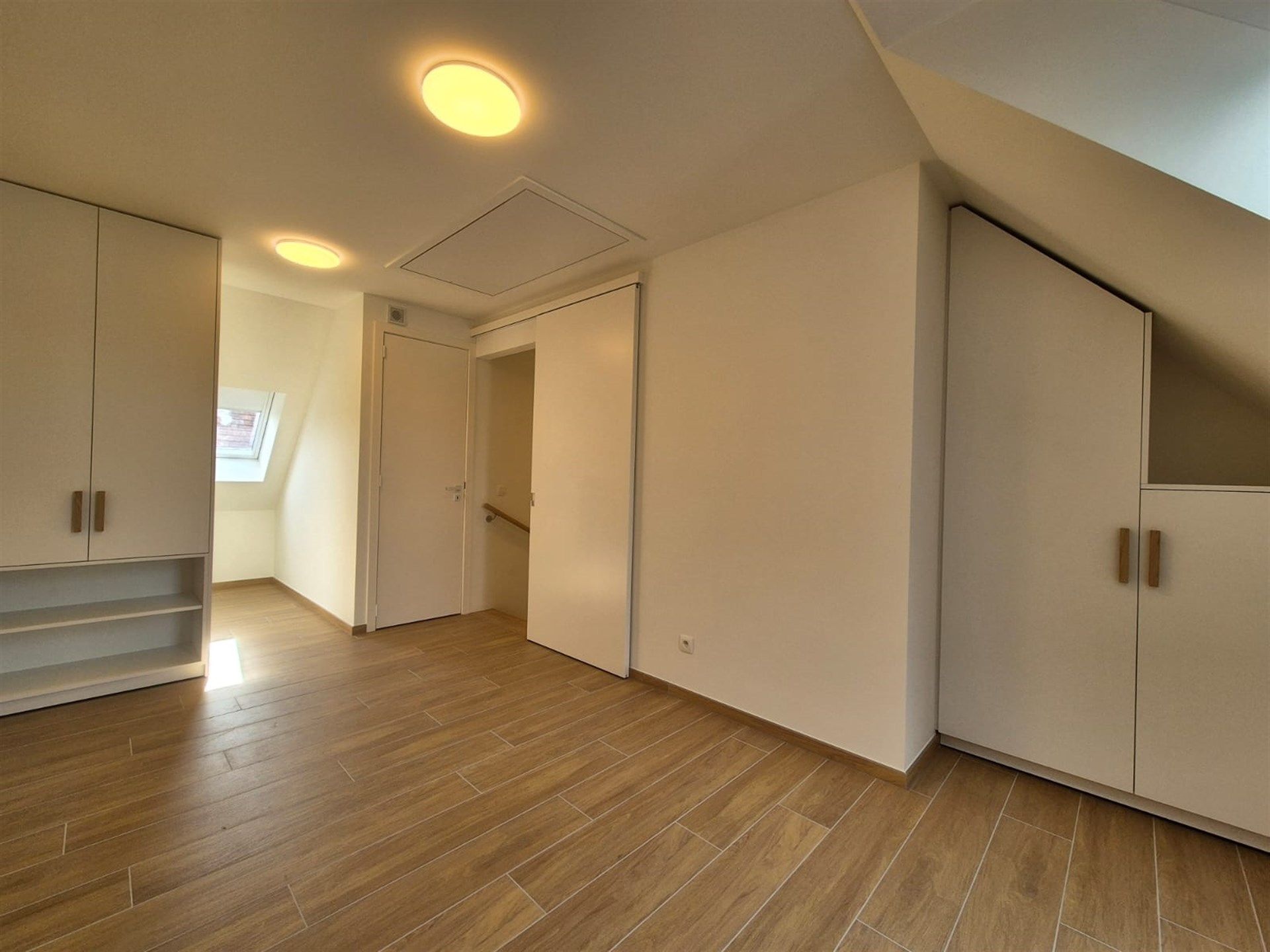 Moderne en energiezuinige nieuwbouwwoning met 2 slaapkamers en koer. foto 23