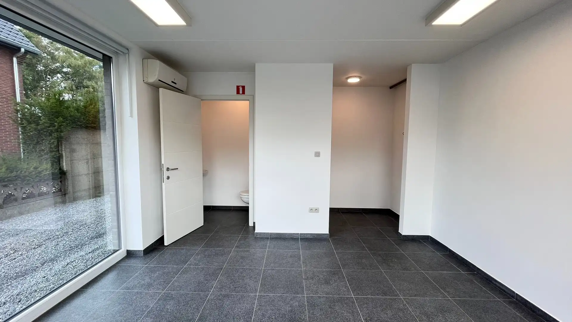 Kantoorruimte (25 m²) geschikt voor kantoor, dienstverlening of vrije beroepen foto 4