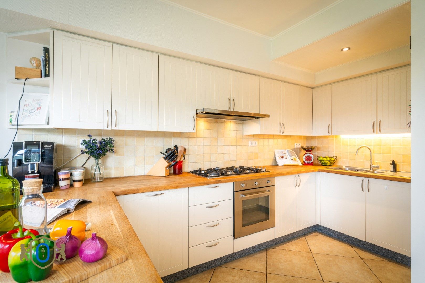 Charmante tussenwoning met tuin foto 12