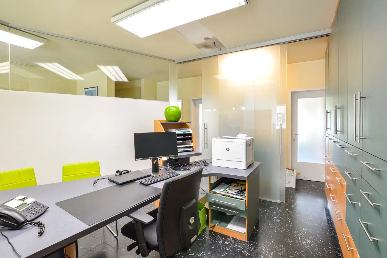 Ruime kantoorruimte in het hart van Oudenburg foto 6