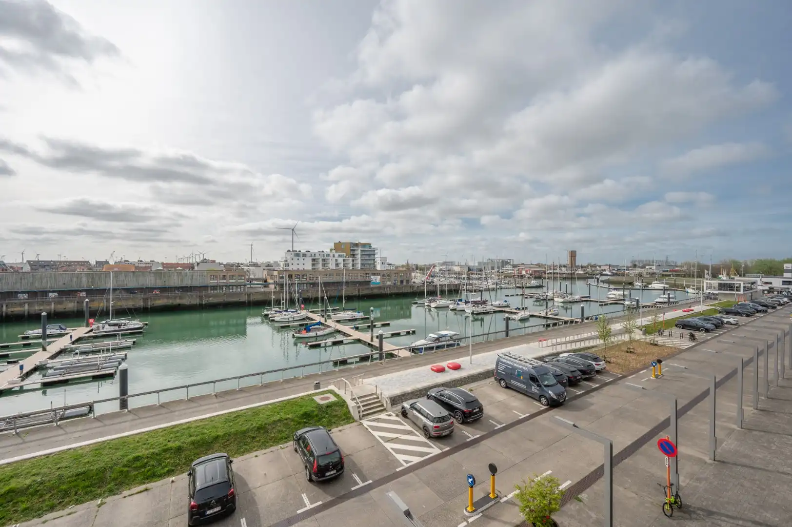 Zonnig appartement met 2 slaapkamers en terras met zicht op de jachthaven foto 8