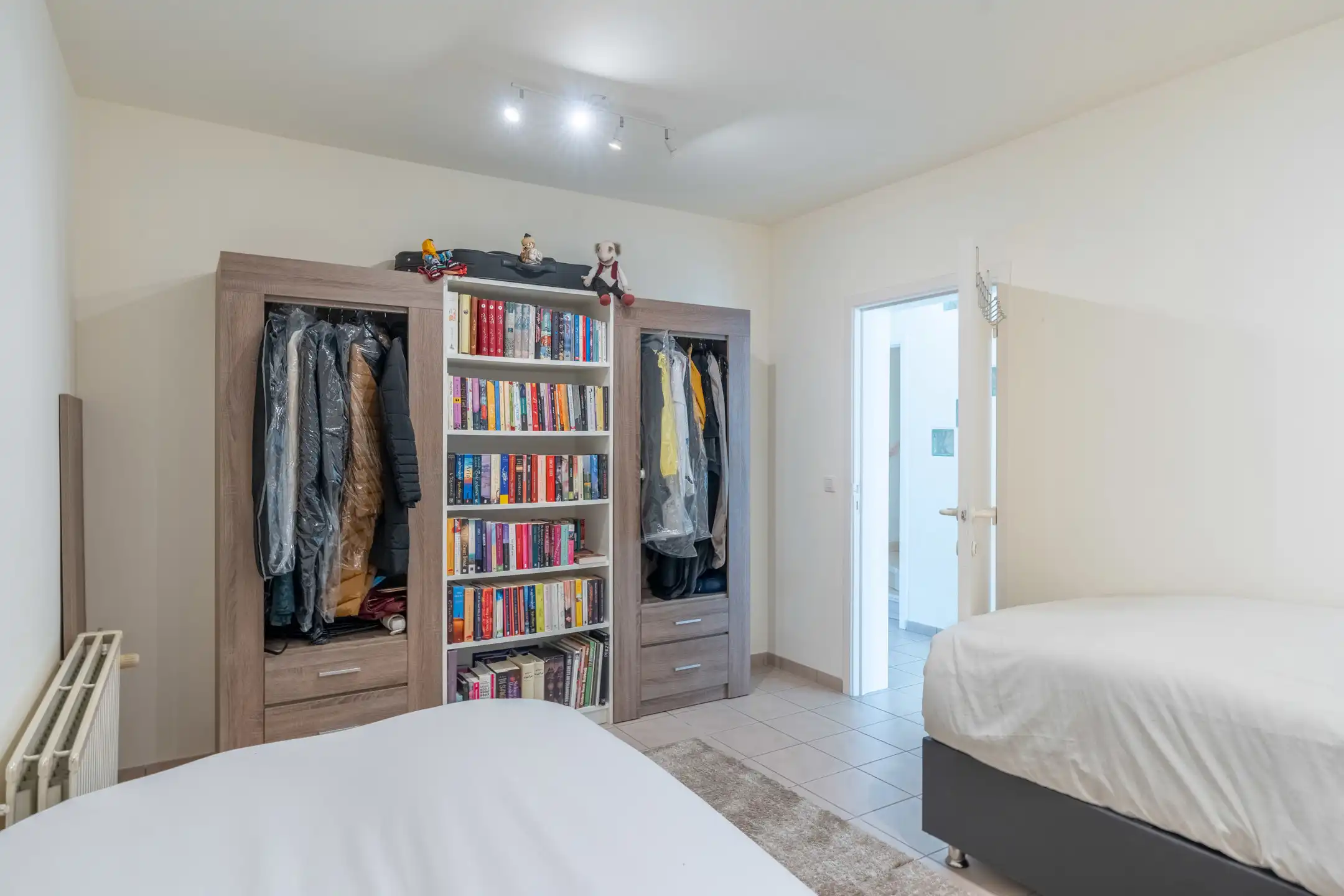 Volledig vernieuwde  woning/kantoor/handelspand met 5 slpks foto 36