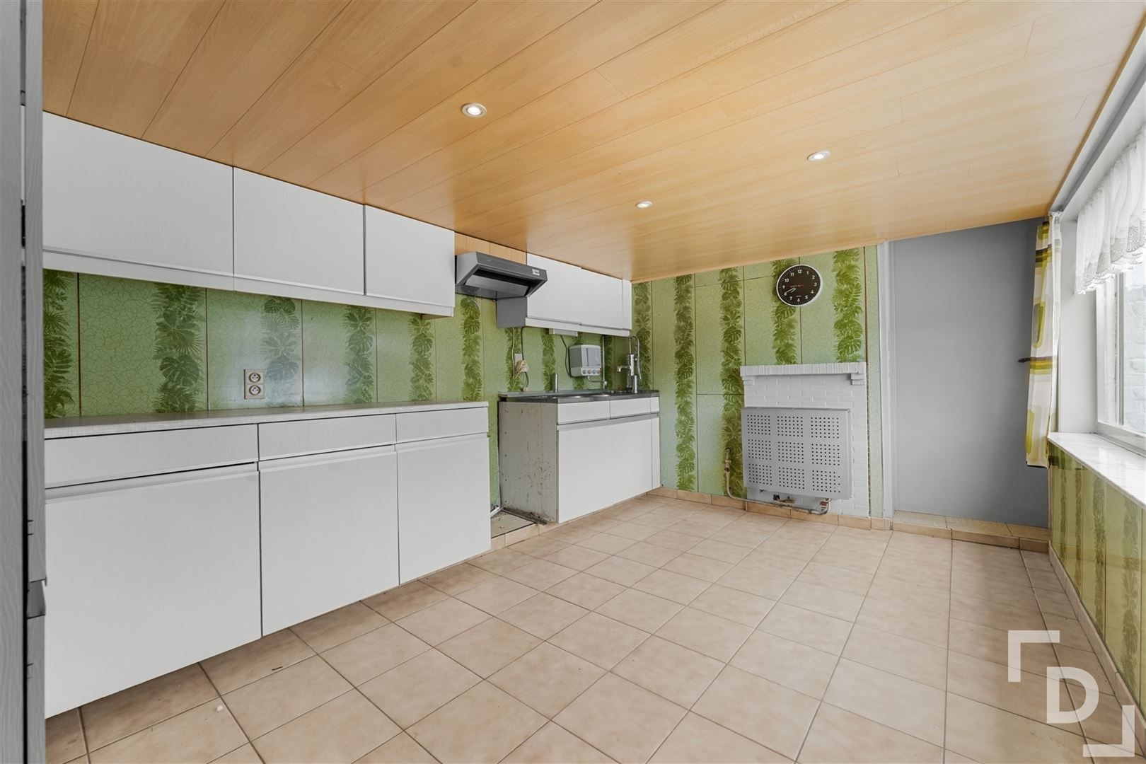 Ruime te renoveren woning te koop in Geluveld. foto 16