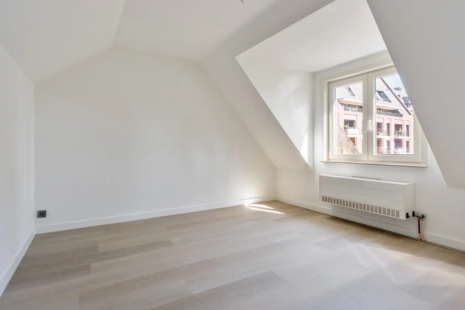 Gezellige, instapklare stadswoning in het centrum van Maaseik grenzend aan de groene wal!  foto 32