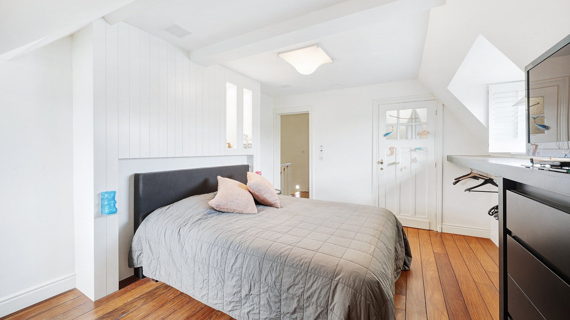 Charmante koppelvilla gelegen op 250 meter van het strand en vlakbij de Kustlaan en het Albertplein te Knokke-Zoute. foto 20