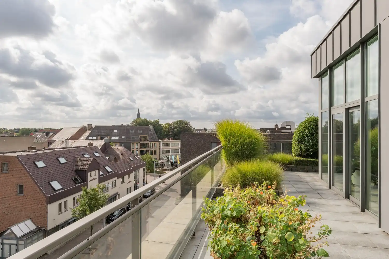 Exclusief penthouse van 234 m² met 195 m² aan terrassen in hartje Overpelt foto 56