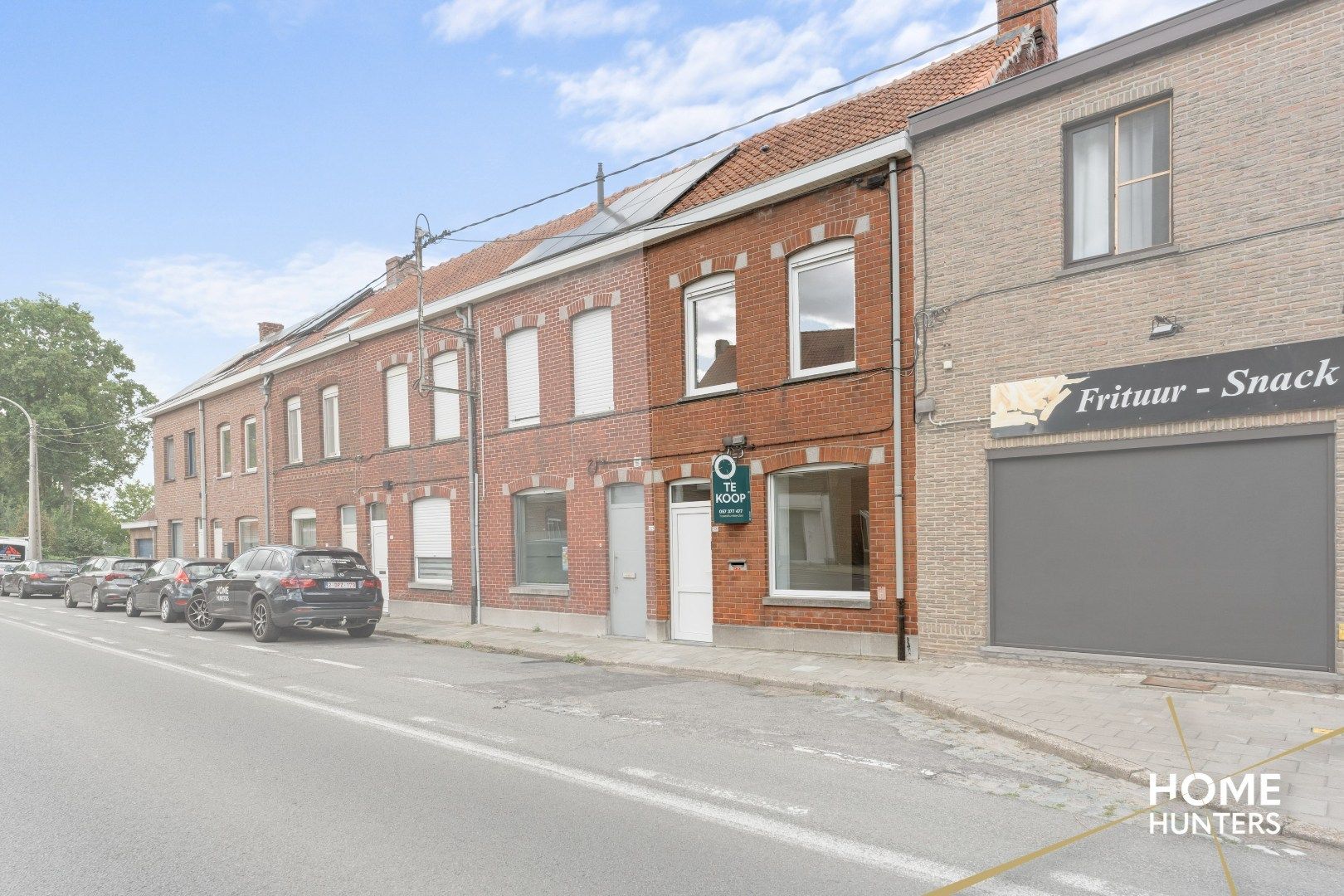 Volledig gerenoveerde woning (anno 2025) met 3 ruime slaapkamers, ruime garage + tuin te Ieper foto {{pictureIndex}}