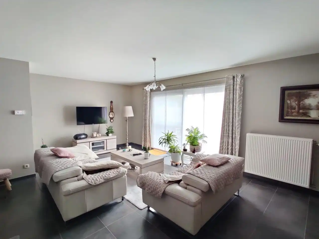 Ruim gelijkvloersappartement met 2 slaapkamers foto 2