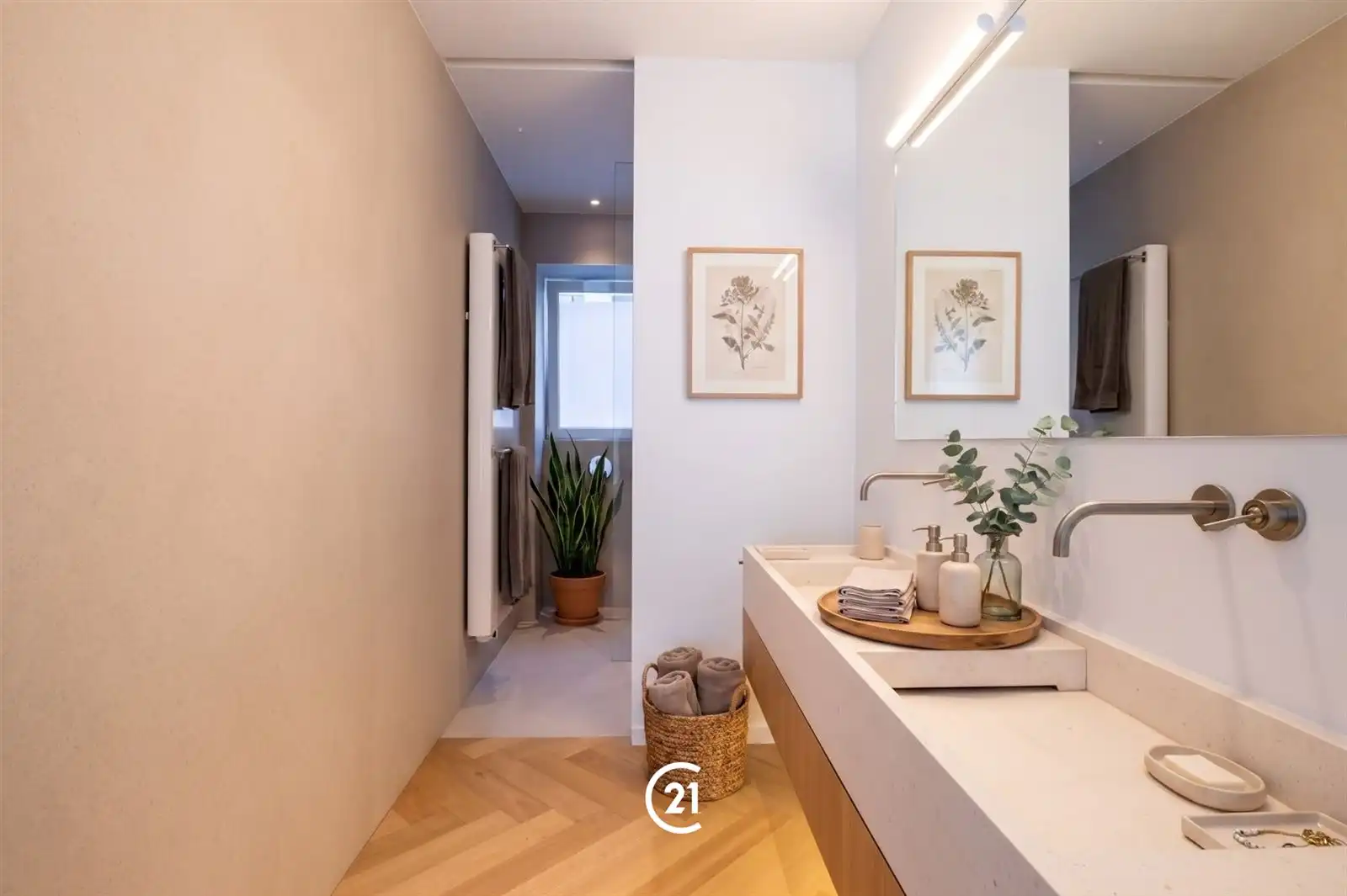 CAMBRE – Uitzonderlijk luxueus gelijkvloersappartement met tuin tegenover Ter Kamerenbos

  foto 16