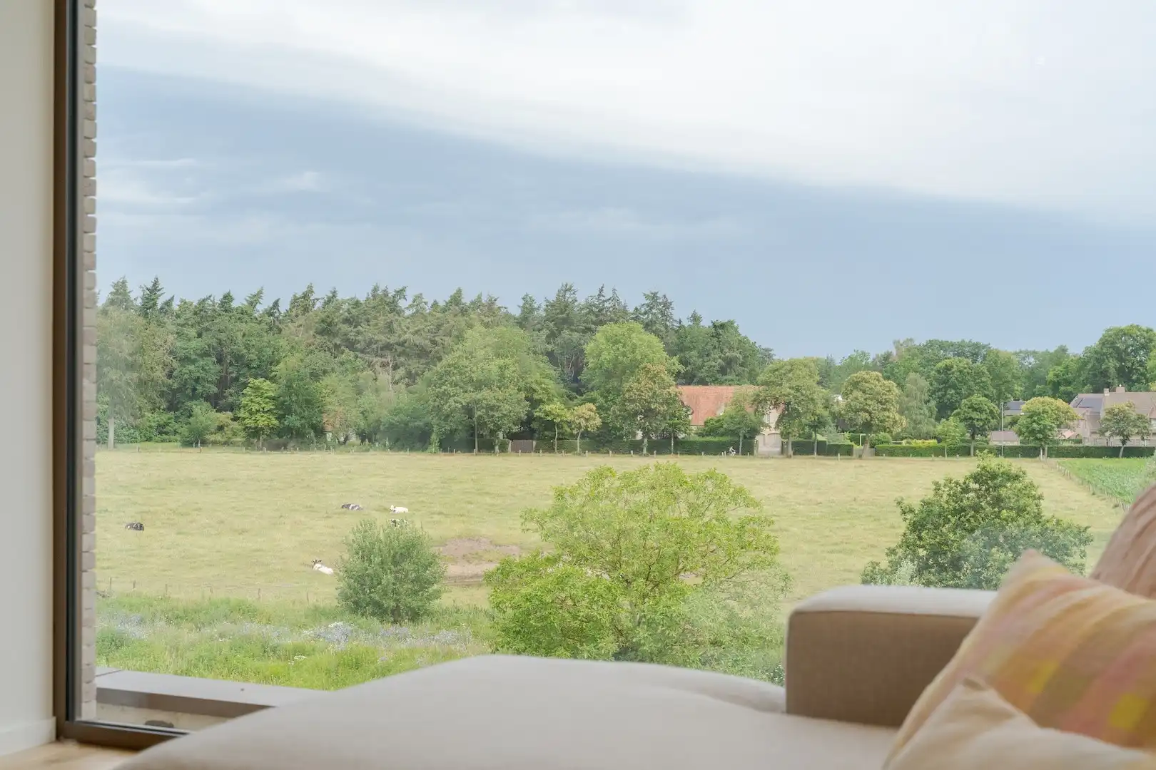 Hoogwaardig afgewerkt appartement op de derde verdieping met panoramisch zicht, terras, autostaanplaats en berging. foto 4