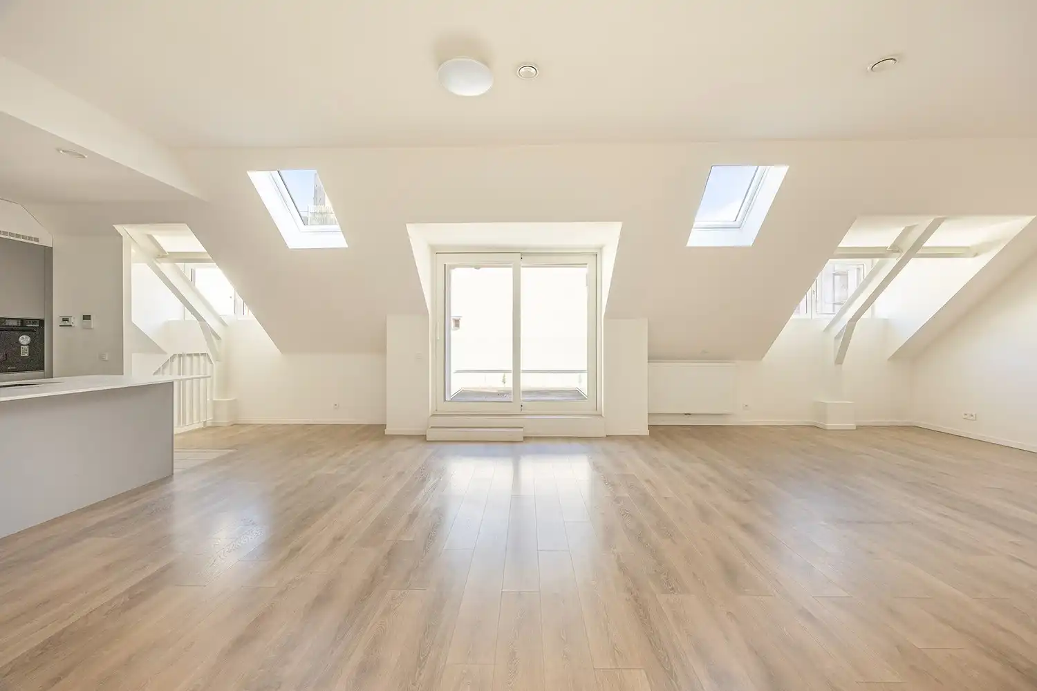 Ruime en lichtrijke duplex met 2 slaapkamers op toplocatie in hartje Antwerpen met terrras en autostaanplaats foto 6