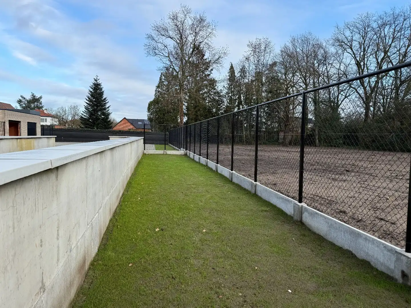 Gelijkvloers 2-slpk appartement met tuin, 2 stpls en een kelder foto 9