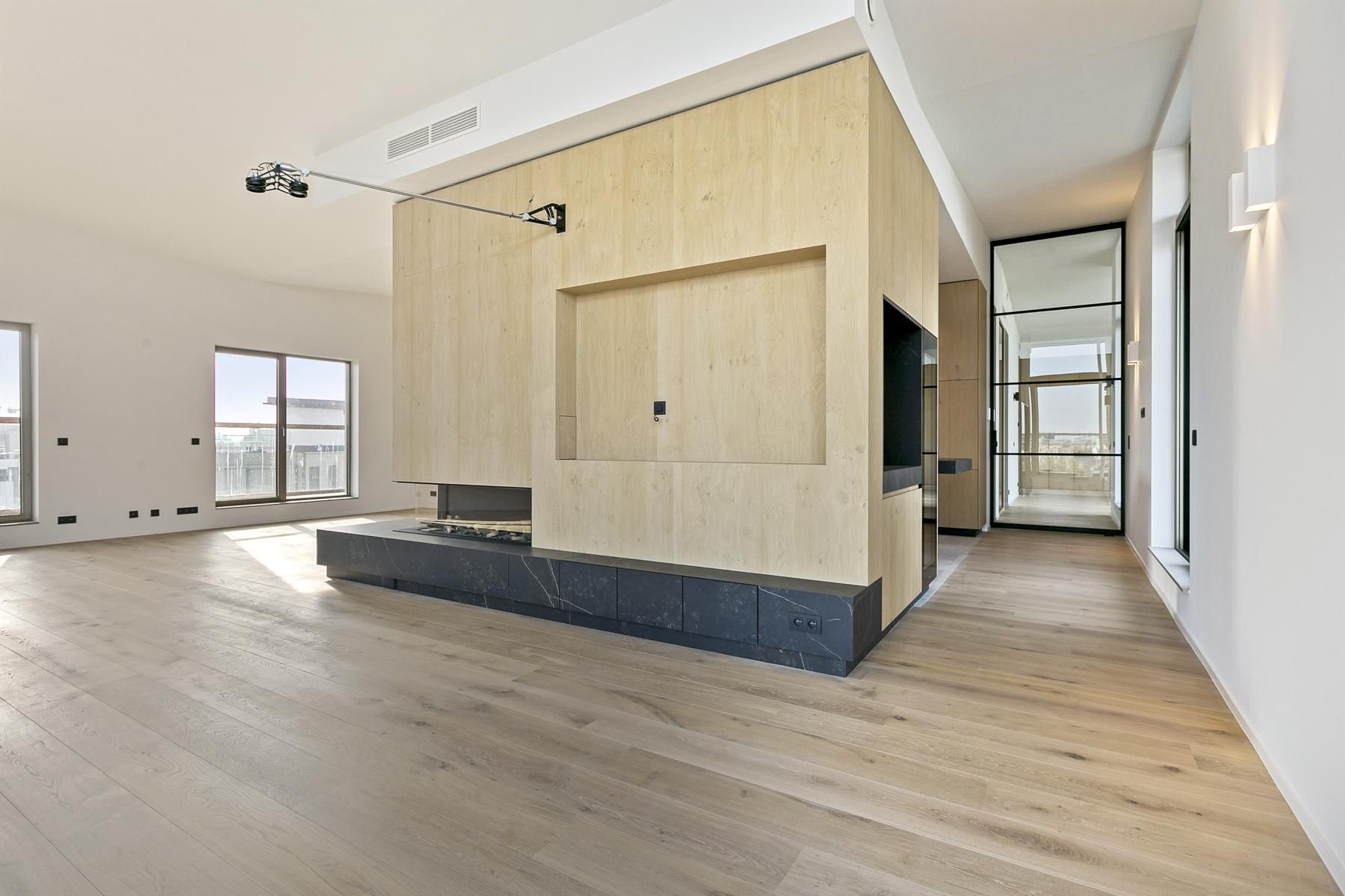 ANTWERPEN-ZUID - Luxueuze penthouse met riant terras en royale parkingfaciliteit foto 3