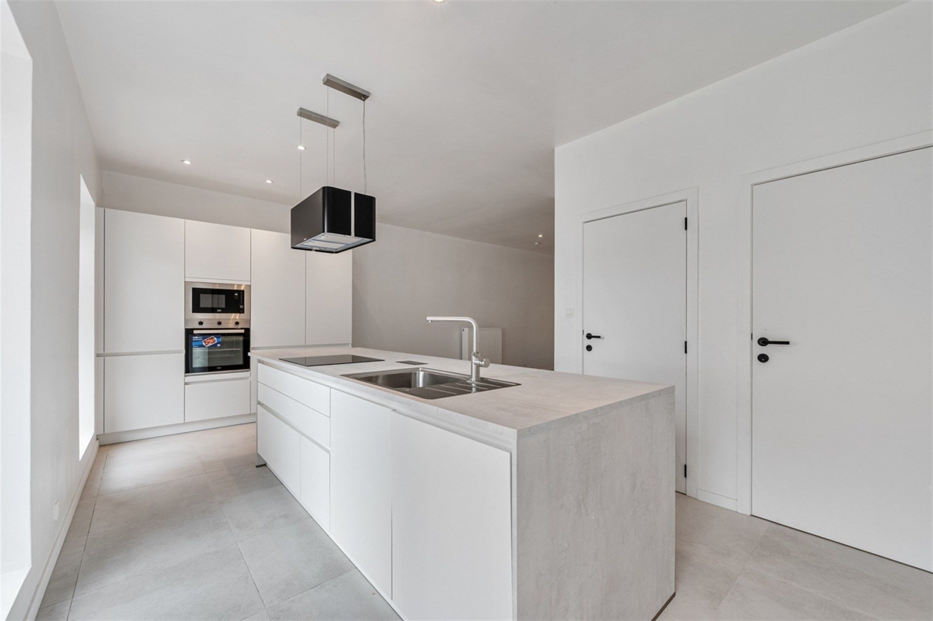 Modern gelijkvloers appartement op wandelafstand van station en markt foto 3