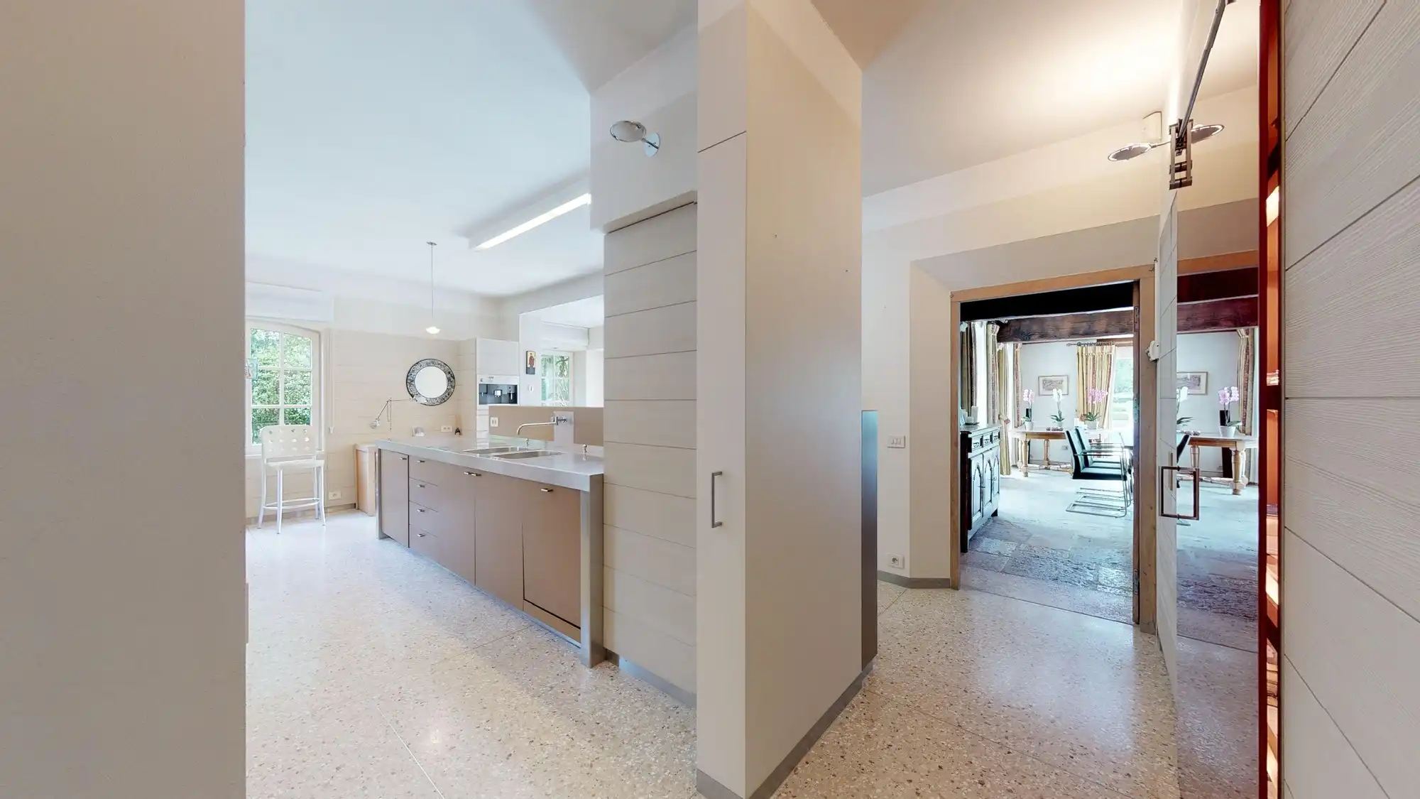 Ruim villa-landhuis met zwembad en poolhouse foto 21