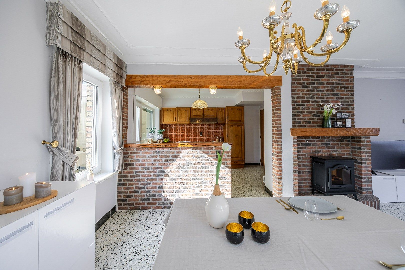 Goed onderhouden woning met ruime tuin in St-Joris. foto 5