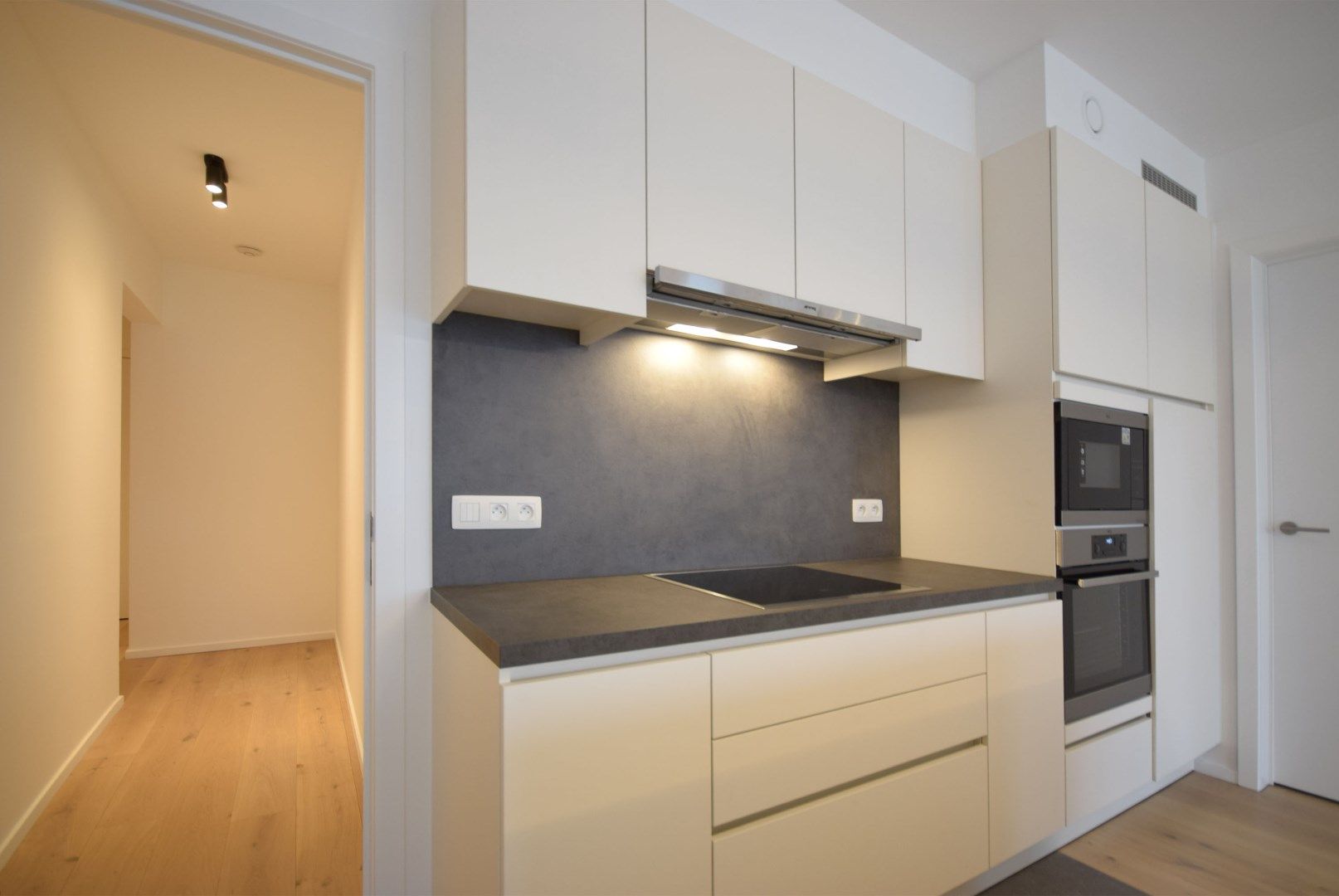 MODERN APPARTEMENT MET UITSTEKENDE LIGGING TE HUUR foto 4