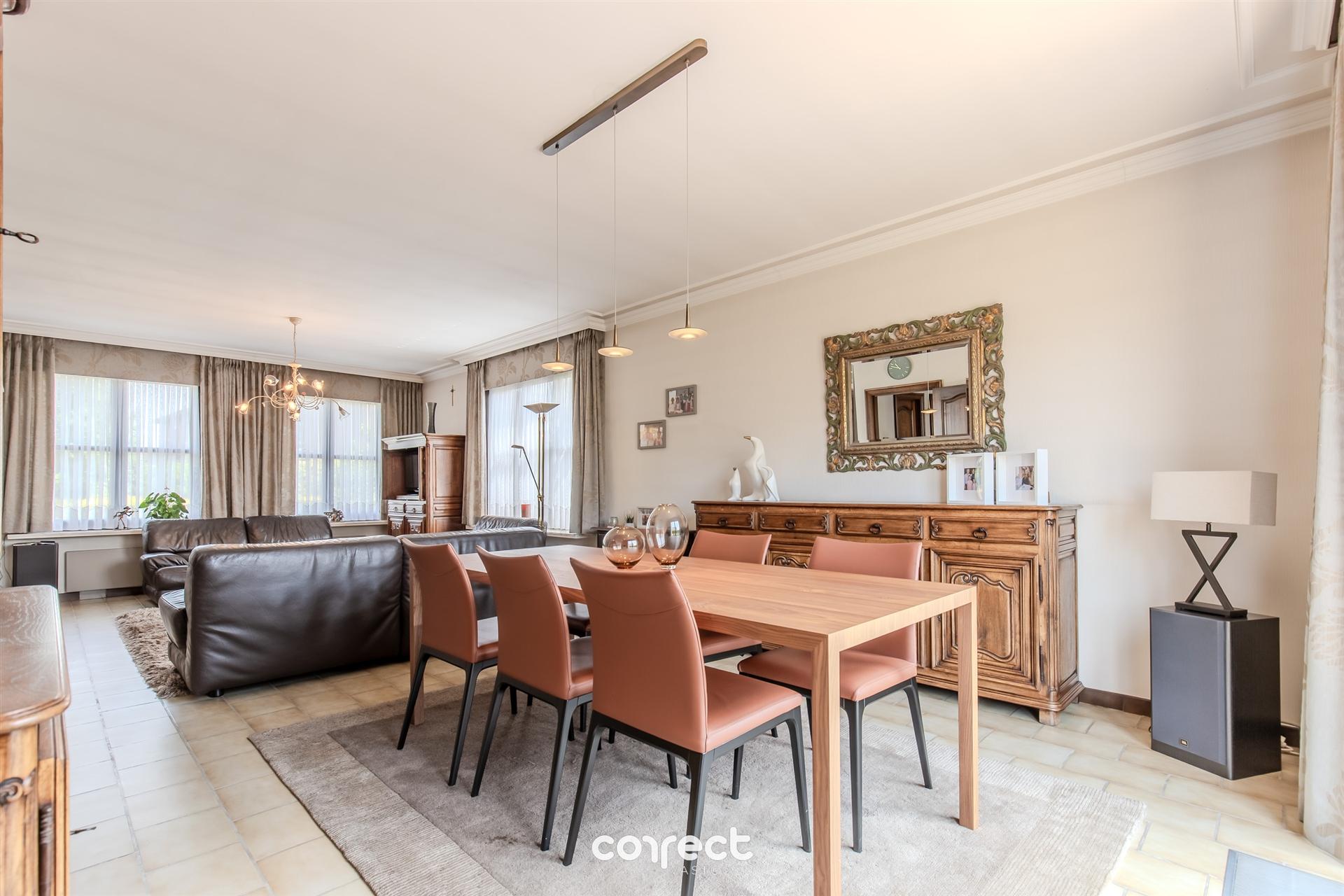 Rustig gelegen open bebouwing met ruime tuin en 4 slaapkamers. foto 5