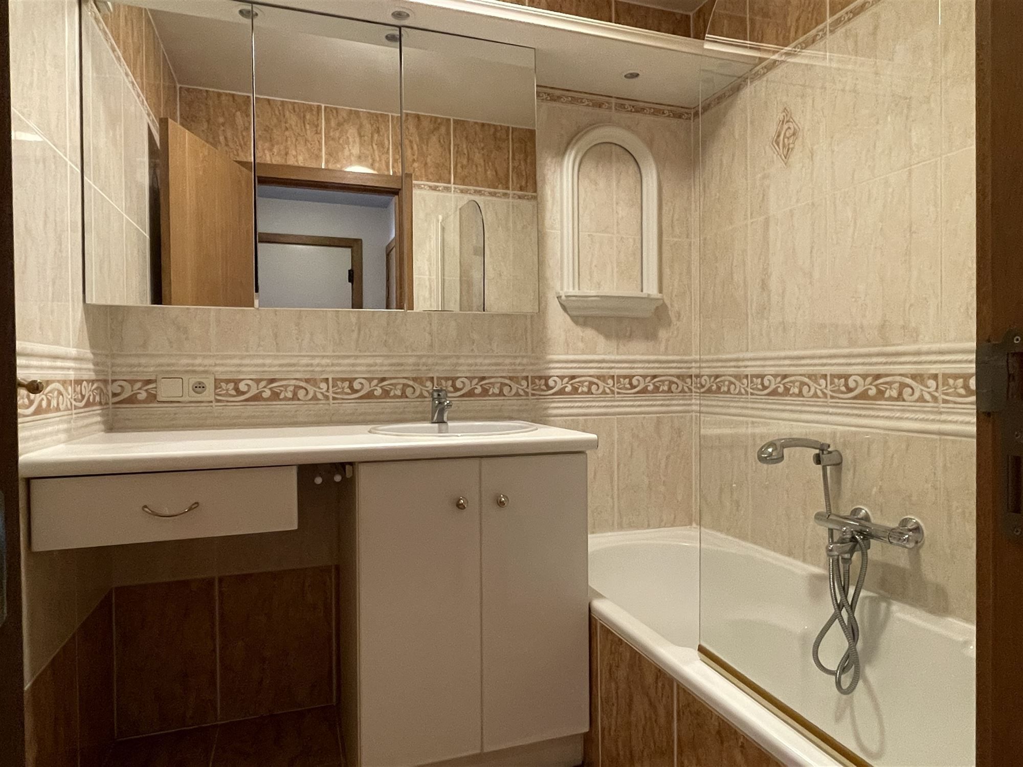 Gemeubeld appartement op de zeedijk foto 8