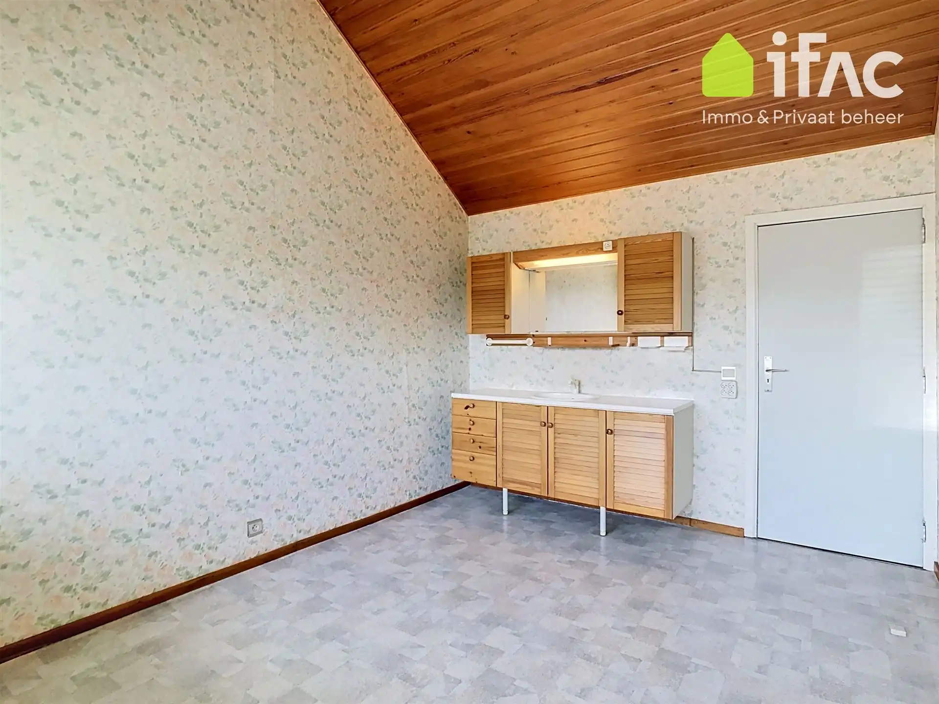 Woning met 4 slaapkamers, garage en tuin foto 19