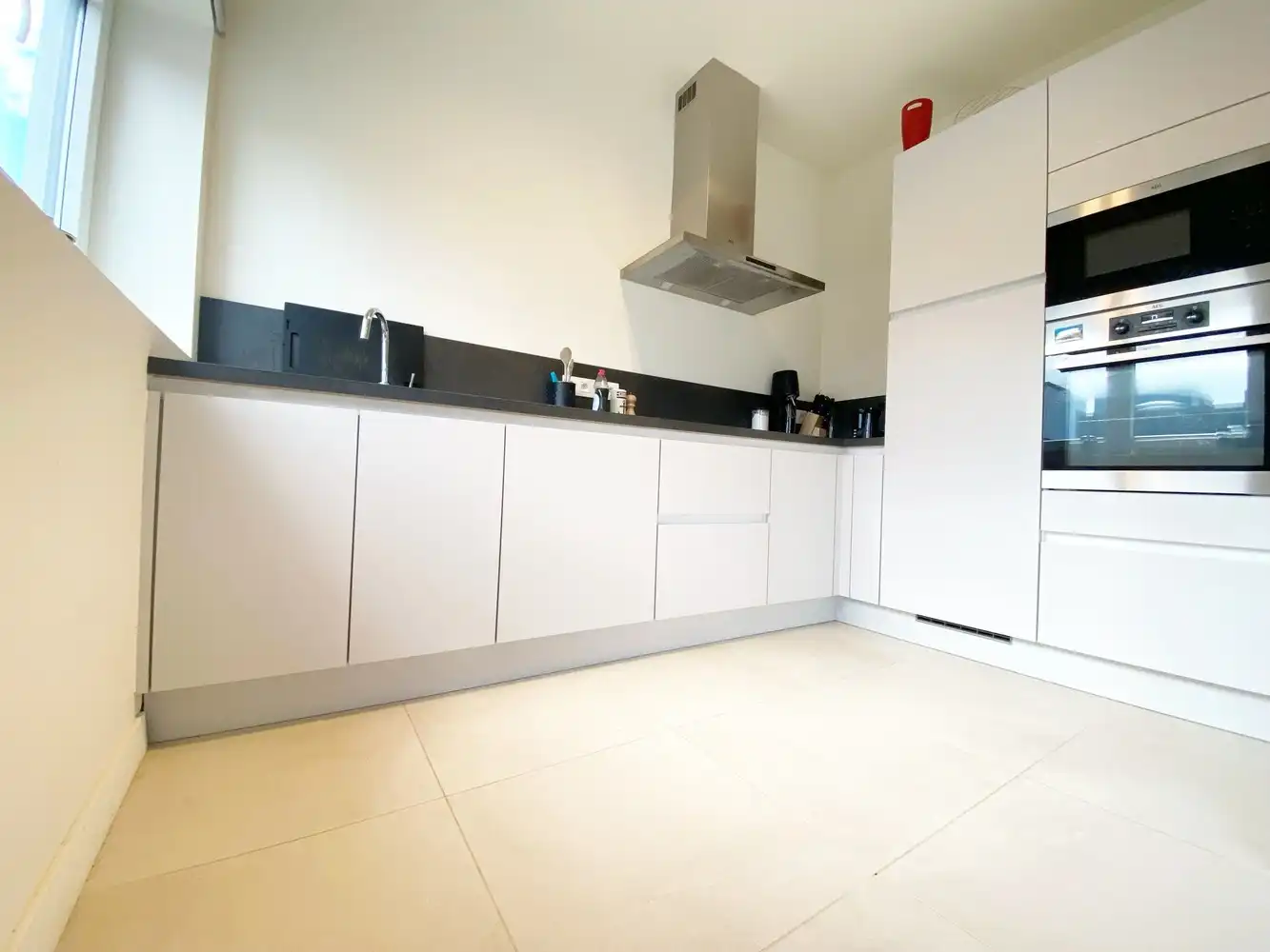 ENERGIEZUINIG GERENOVEERD APP. INCLUSIEF GARAGEBOX EN KELDER NABIJ LEO DE BETHUNELAAN foto 6