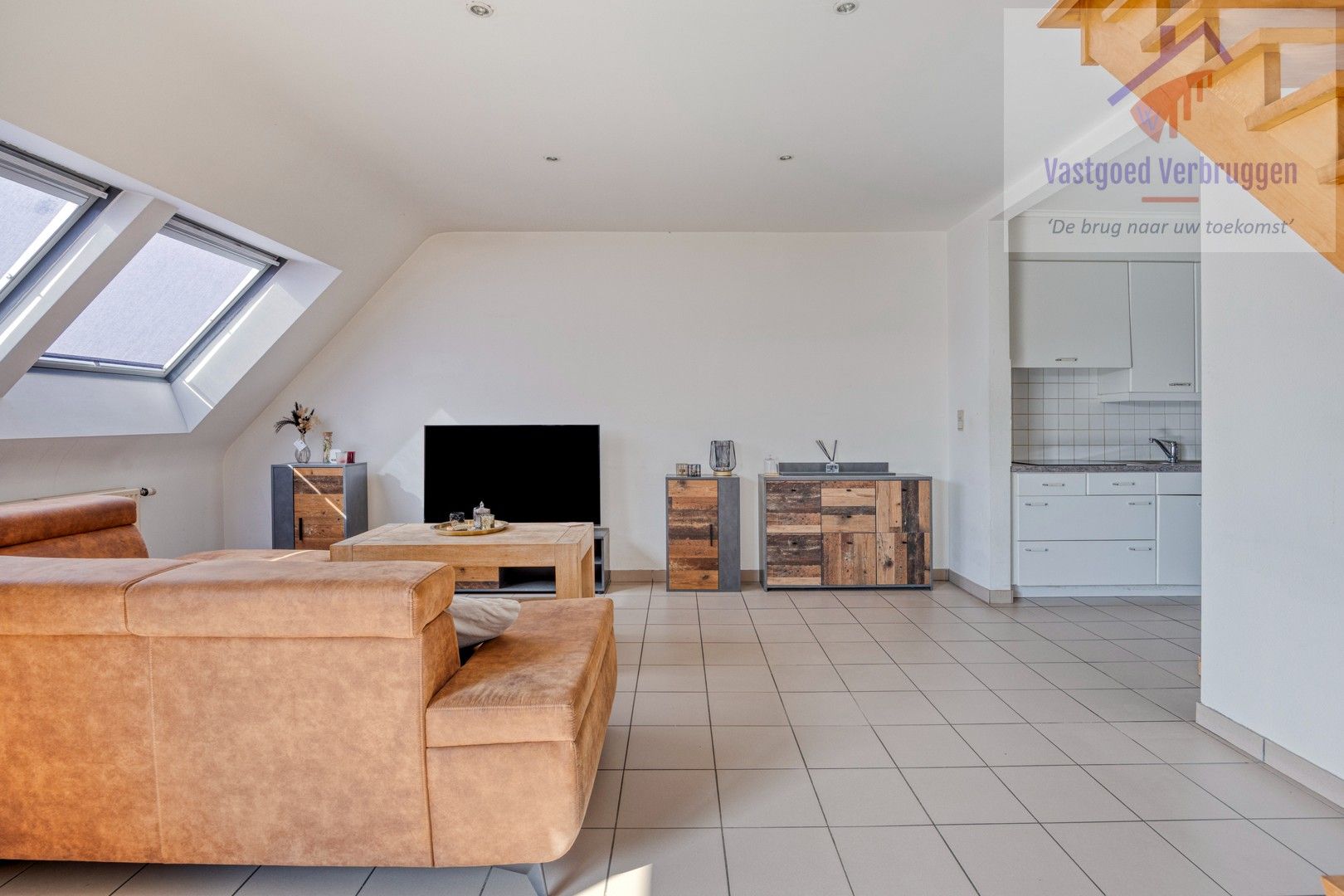 Instapklaar ruim 3 slpk duplex-penthouse met 2 terrassen in centrum van Erembodegem foto 2