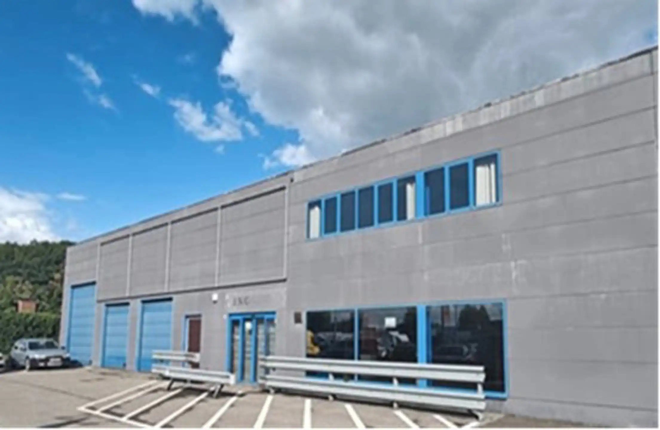 Magazijn 435m² met kantoren  te huur TTS-zone aan N16 in  Temse foto 10
