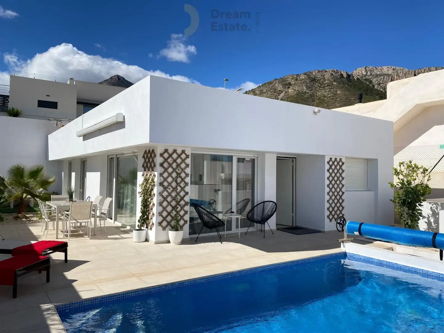 Moderne luxe villa met mooi uitzicht in Polop foto {{pictureIndex}}