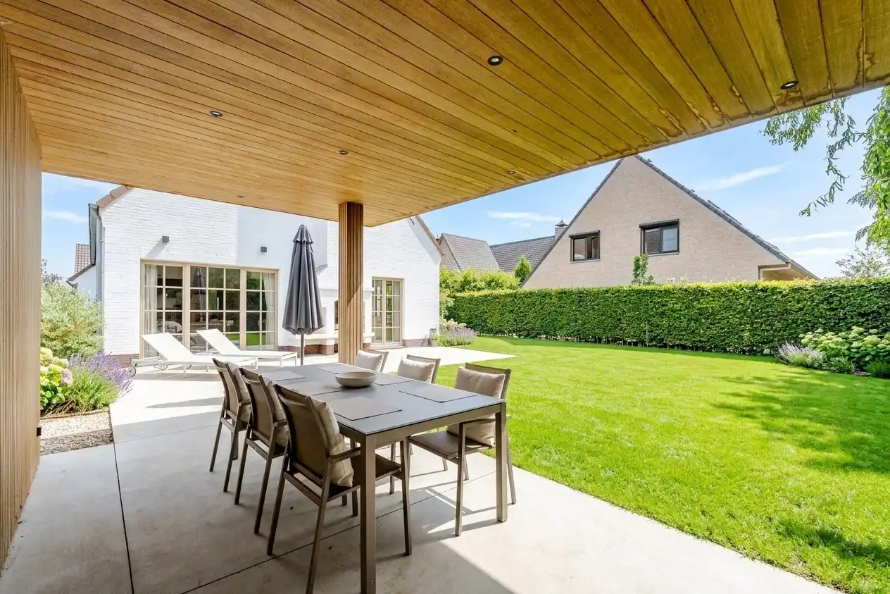 Exclusief gerenoveerde vrijstaande villa in rustige en residentiële omgeving foto 14